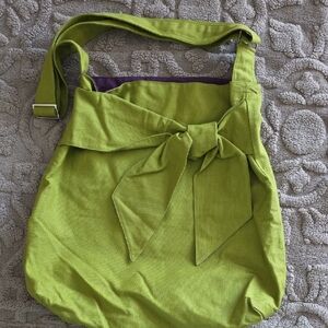 💚💛 Green Shoulder Bag with Bow Accent
